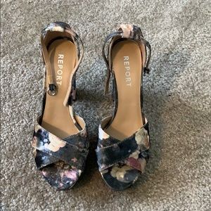 Report Lorna velvet floral heel. Never been worn.